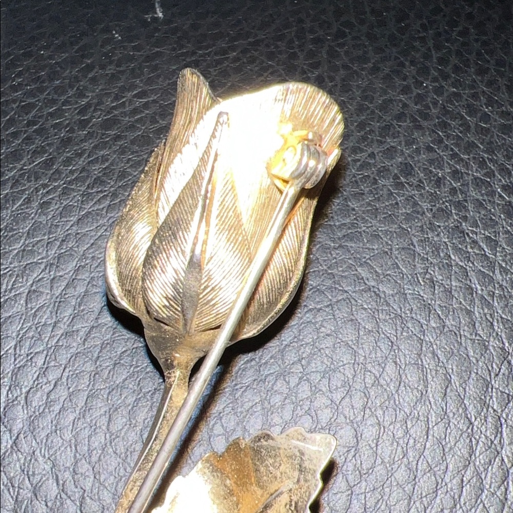Giovanni Elegant Gold Rose Brooch - Picture 7 of 7